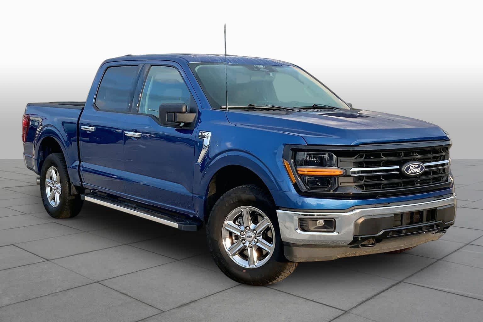 Used 2025 Atlas Blue Metallic Ford XLT image 3