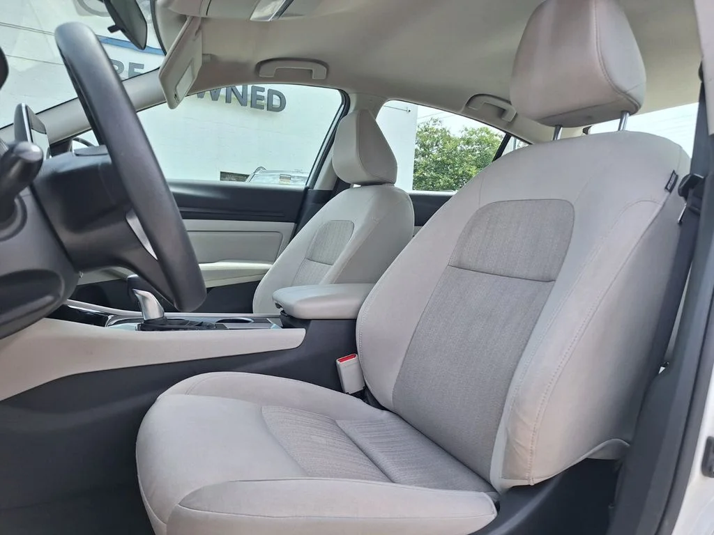 Used 2024 White Nissan 2.5 SV image 23