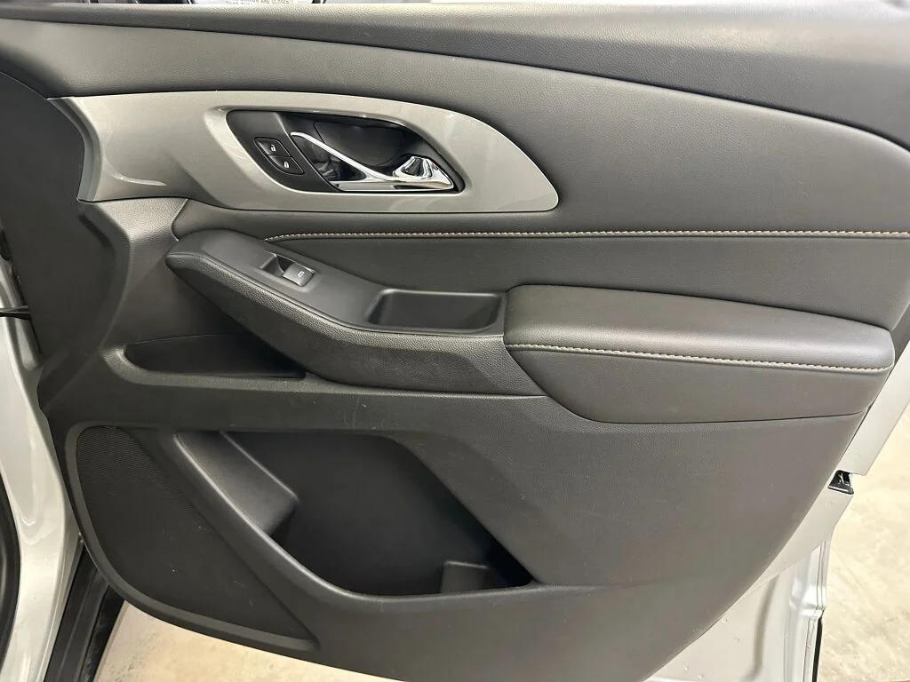 Certified Used 2020 Silver Ice Metallic Chevrolet LT Cloth image 32