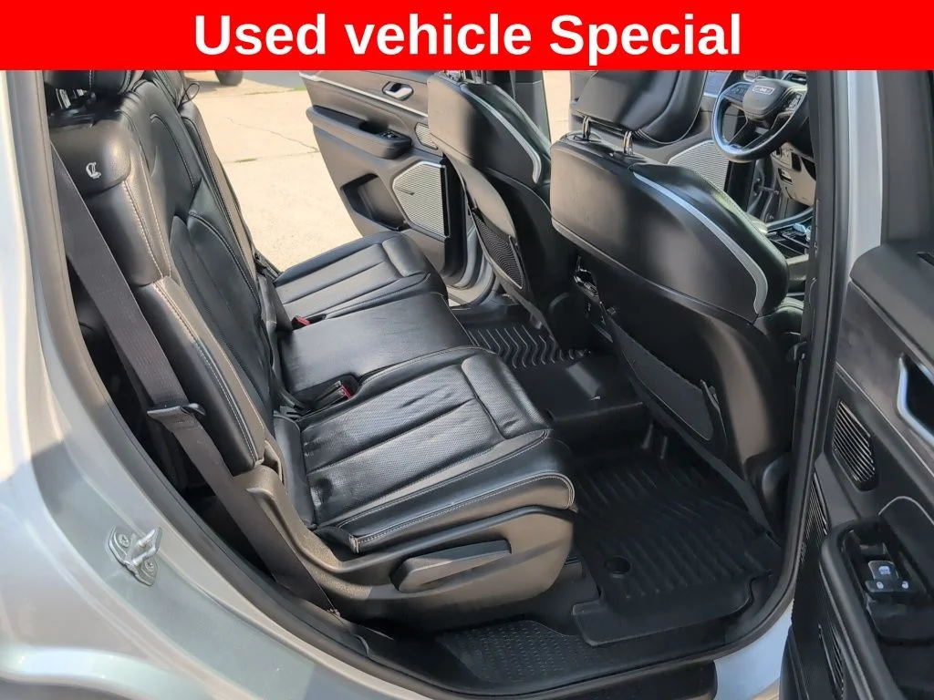 Used 2022 Silver Jeep Overland image 27