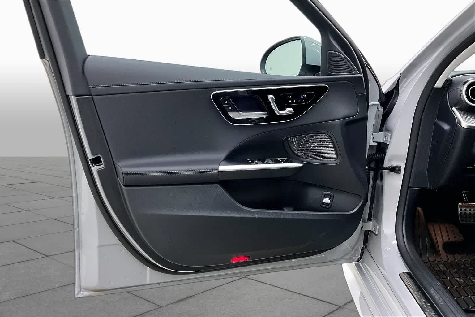 New 2026 MANUFAKTUR Alpine Grey Mercedes-Benz C 300 image 10