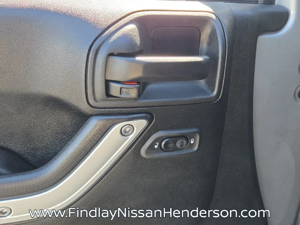 Used 2017 Silver Jeep Unlimited Rubicon image 20