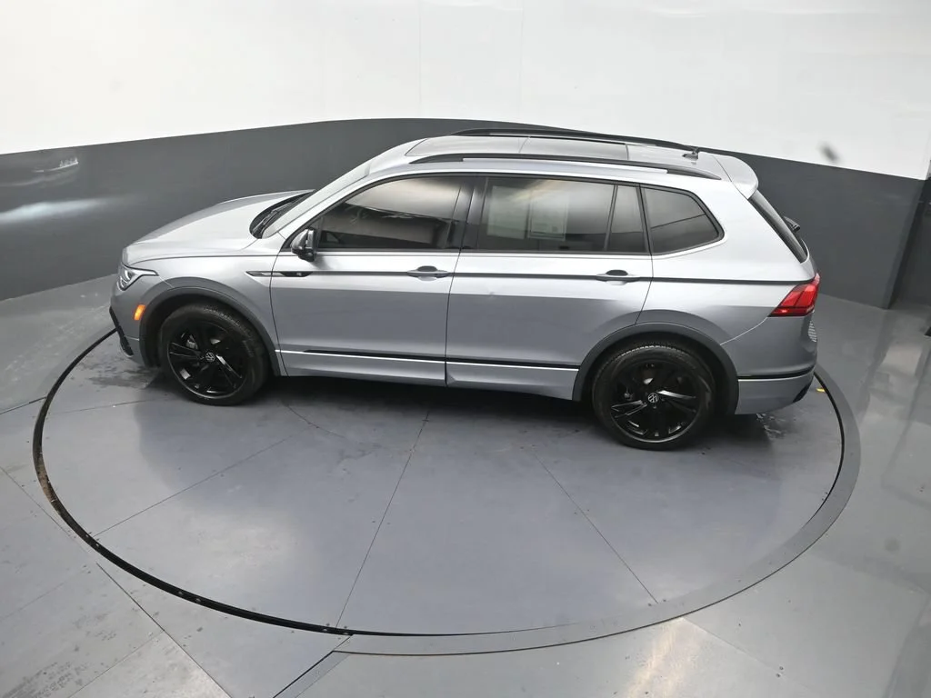Used 2024  Volkswagen 2.0T SE R-Line Black image 18