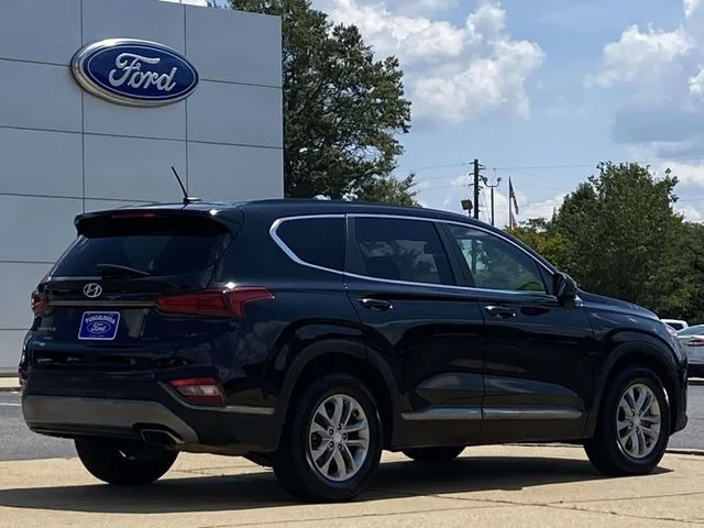 Used 2019 Black Hyundai SE image 3