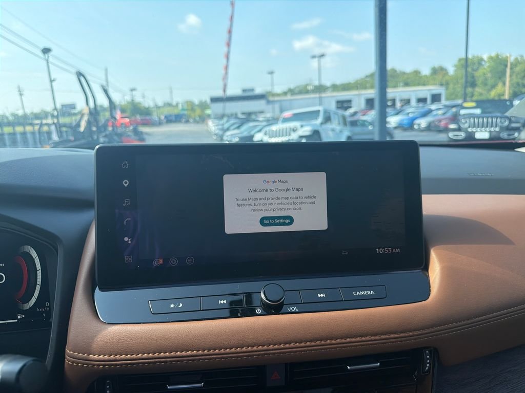Used 2025 Red Nissan Platinum image 21