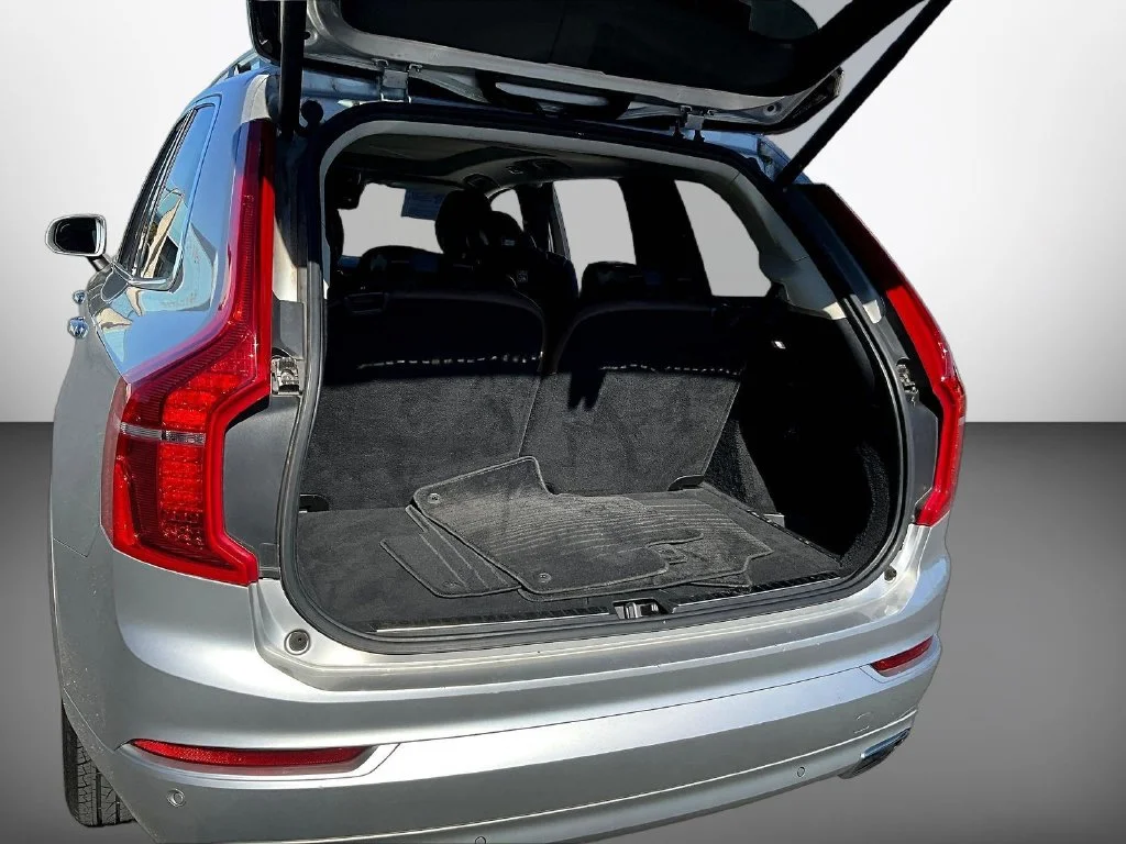 Used 2019 Silver Volvo T6 Momentum image 7