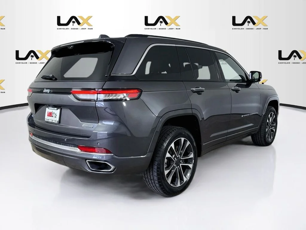 Used 2022 Gray Jeep Overland 4xe image 7