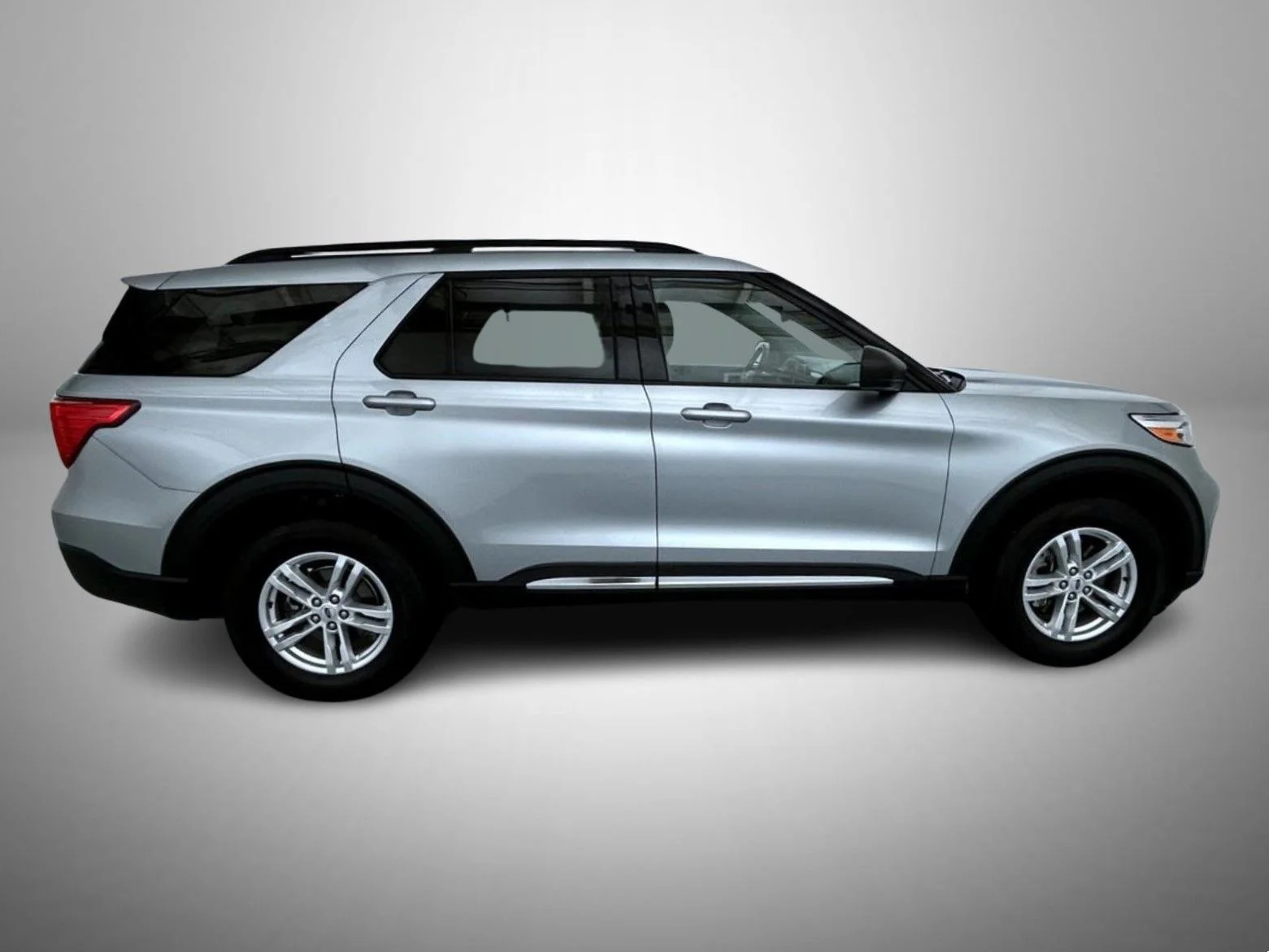 Used 2023 Silver Ford XLT image 4