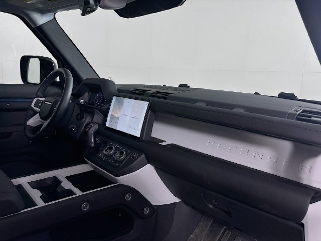 Used 2025 Blue Land Rover S image 25
