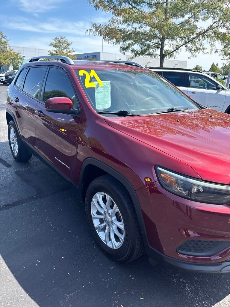 Used 2021 Velvet Jeep Latitude image 7