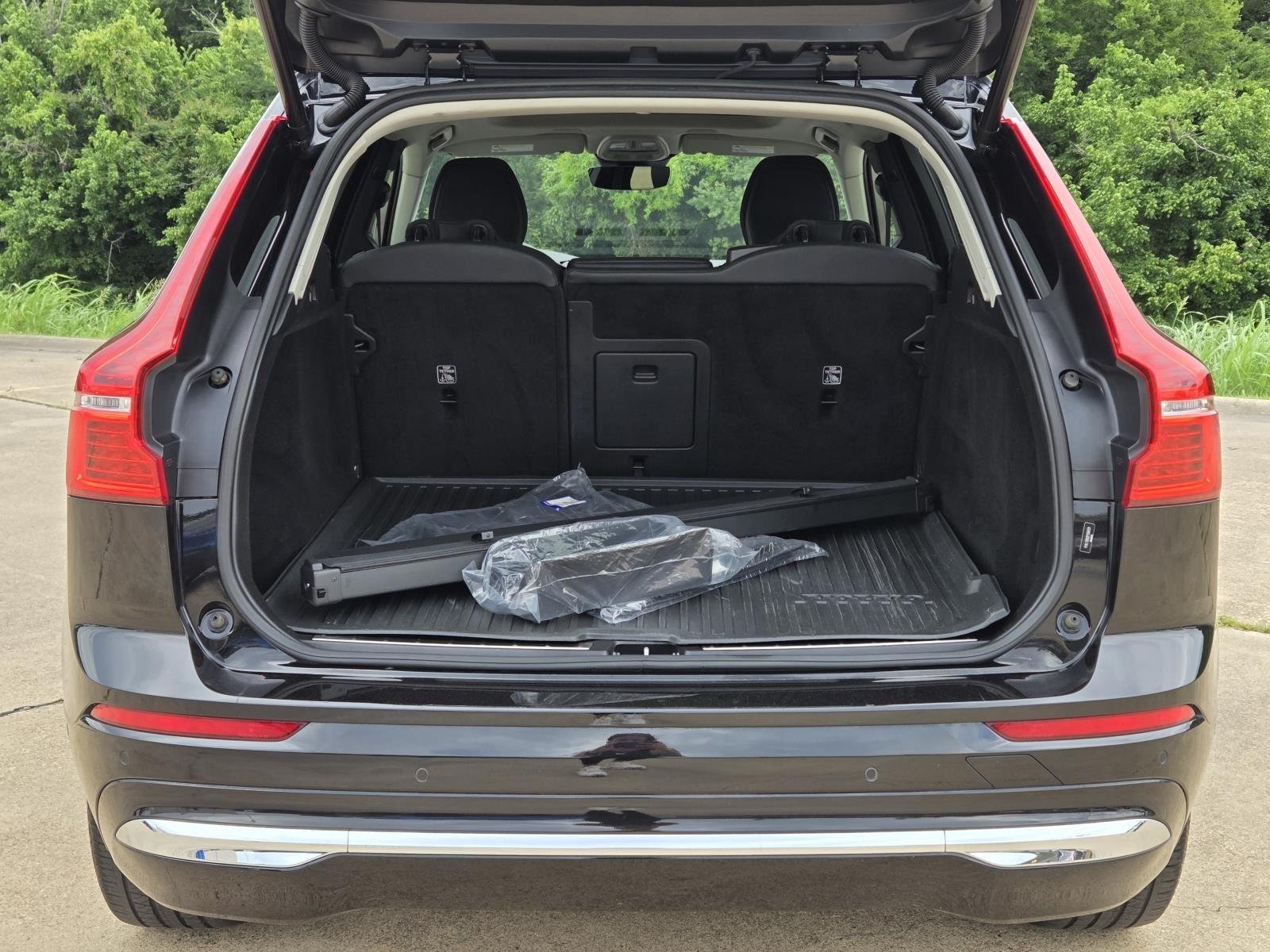 Used 2023 BLACK VOLVO  image 12