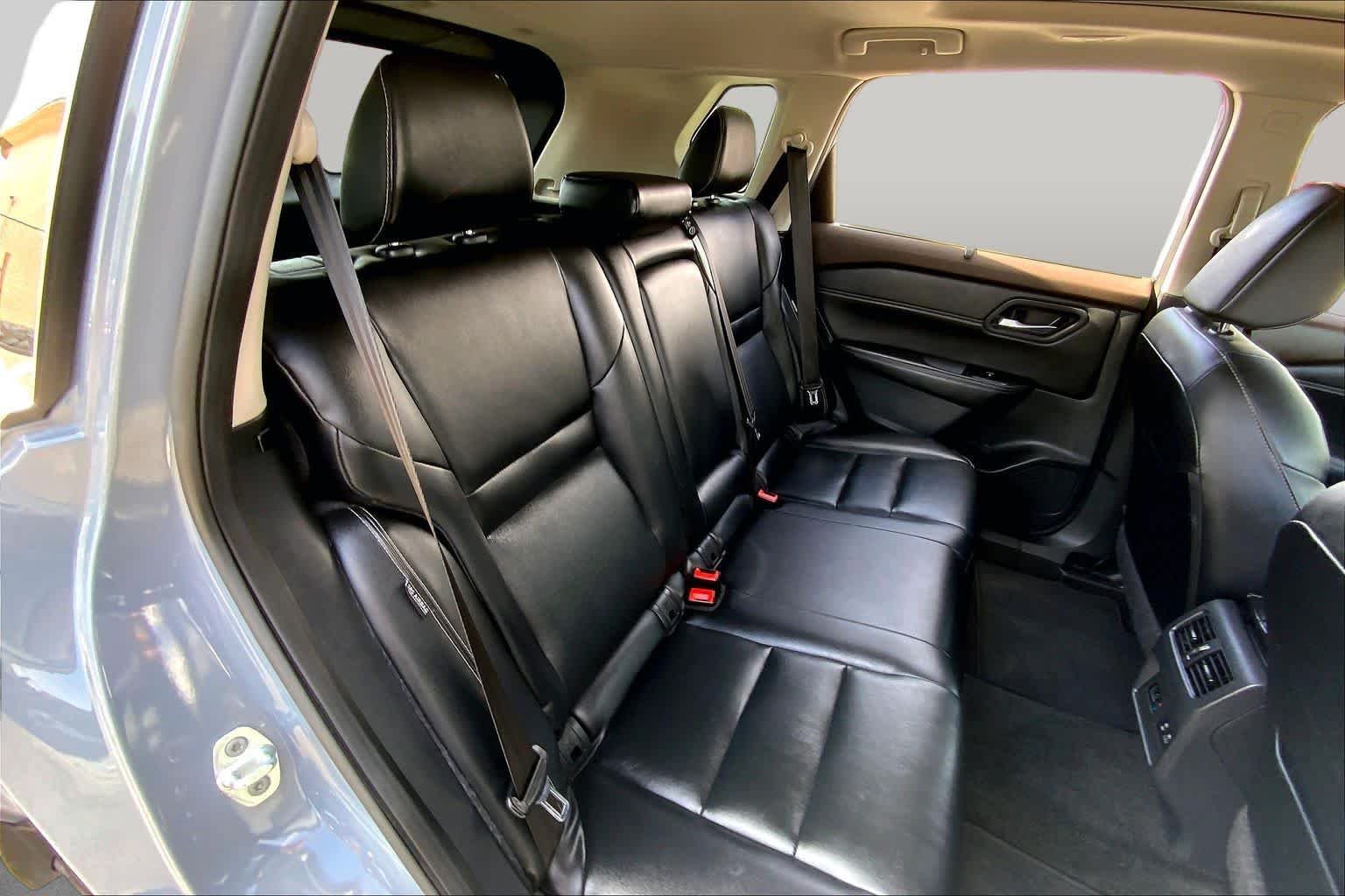 Used 2023 Boulder Gray Pearl Nissan SL image 19