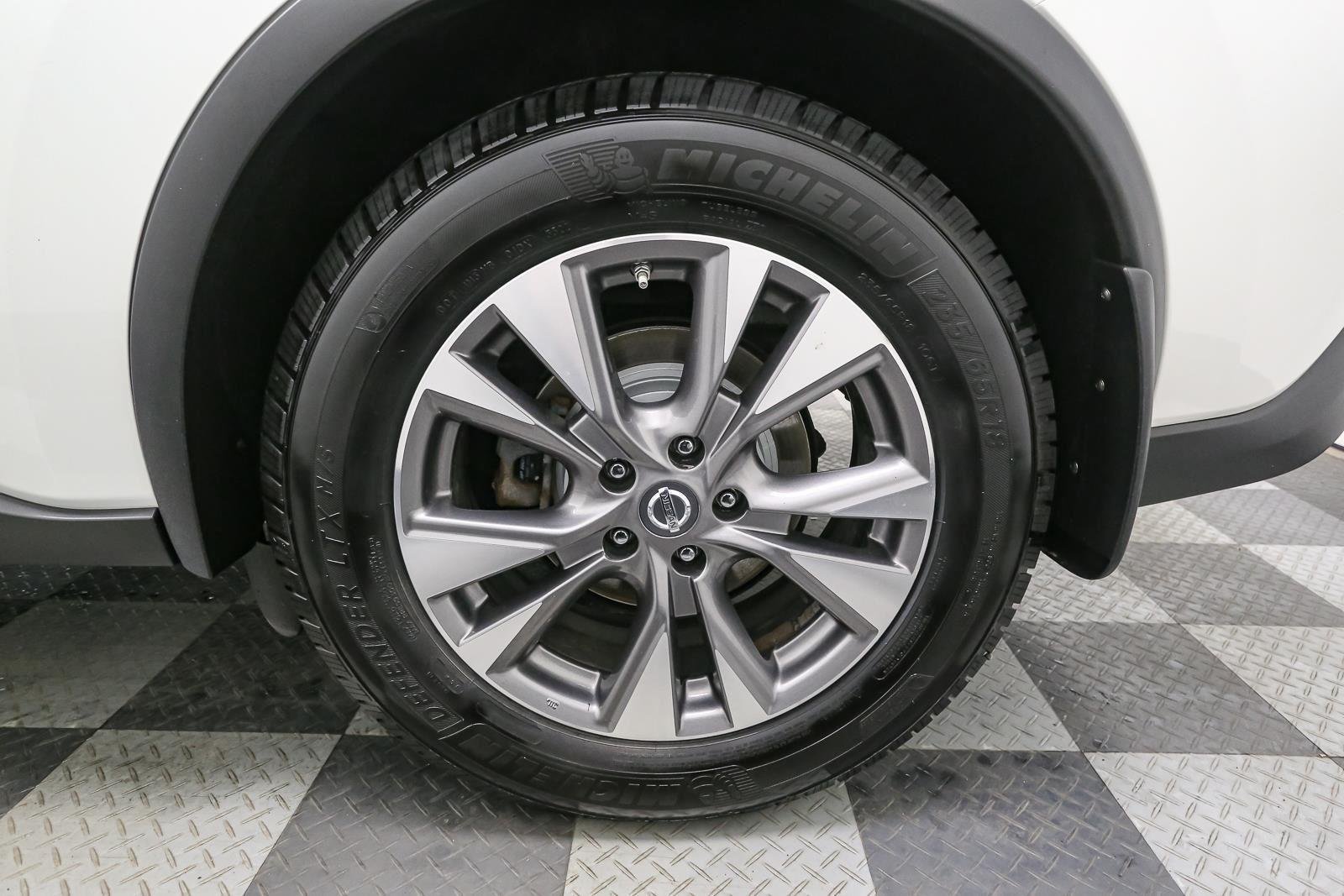 Used 2017 Pearl White Nissan SL image 19