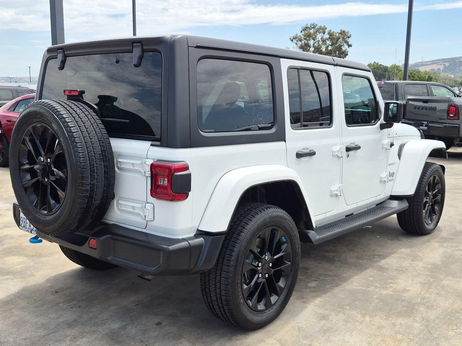 Used 2022 Bright White Clearcoat Jeep Unlimited Sahara image 6