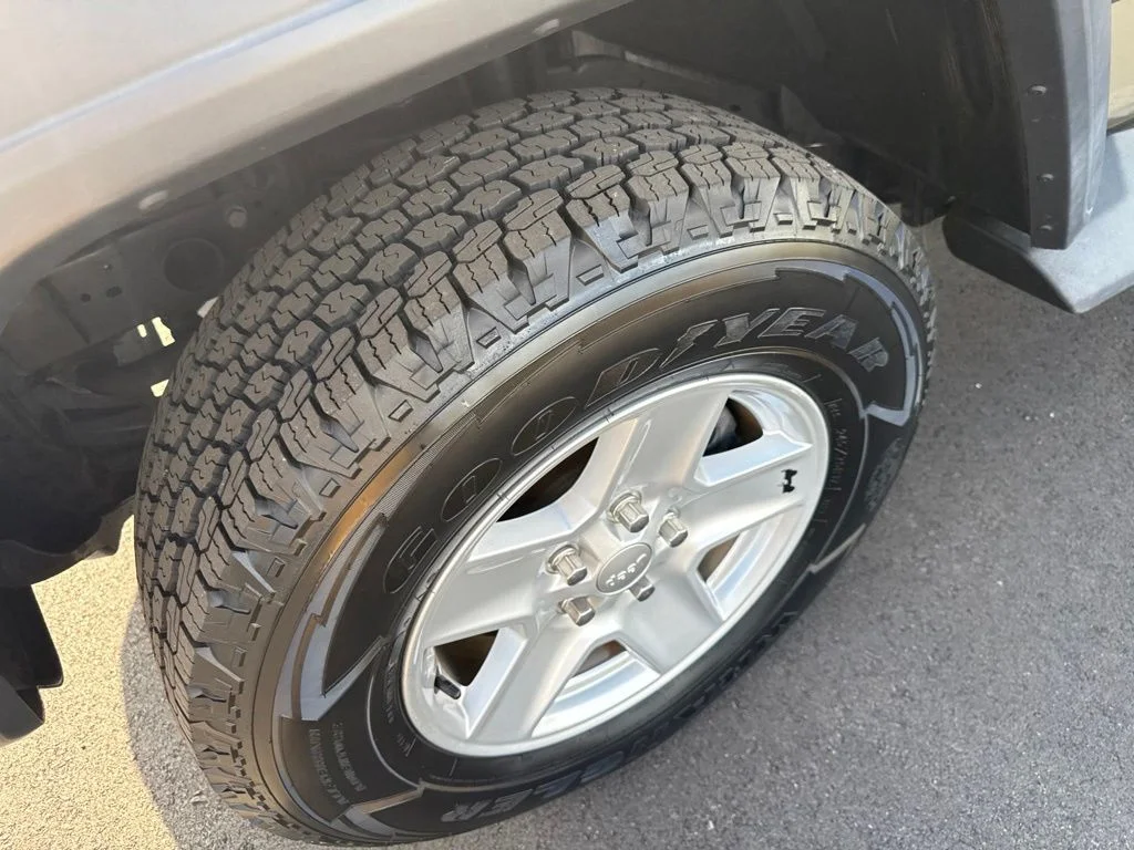 Certified Used 2020  Jeep Sport image 13