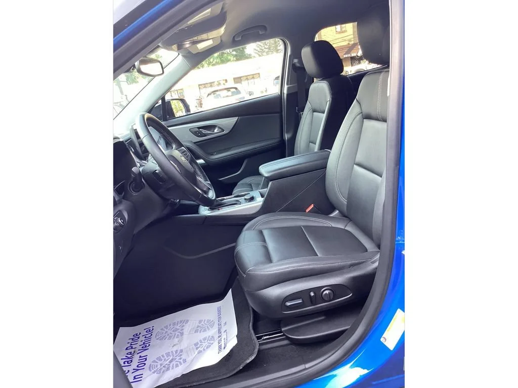 Used 2024 Riptide Blue Metallic Chevrolet 3LT image 9
