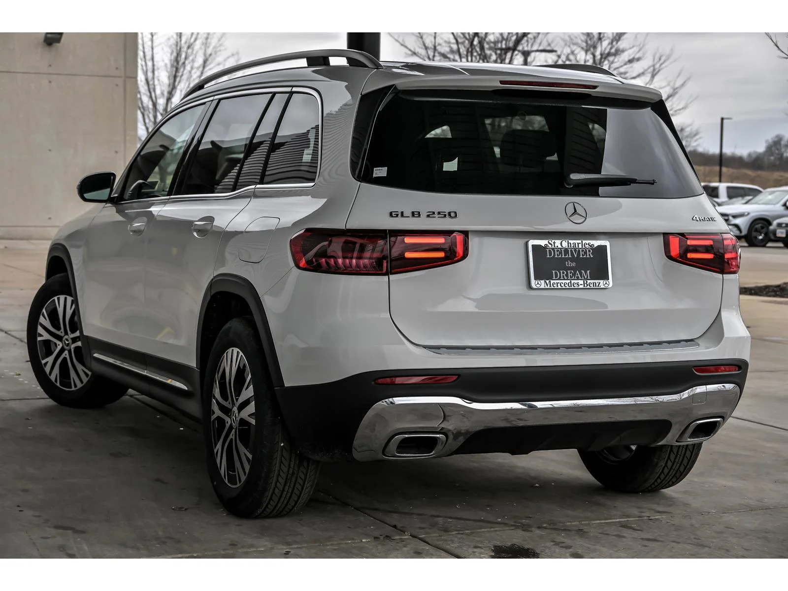 New 2026 Polar White Mercedes-Benz GLB 250 image 31