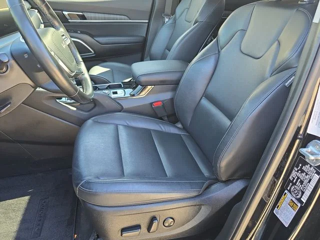 Used 2023 Ebony Black Kia EX image 17