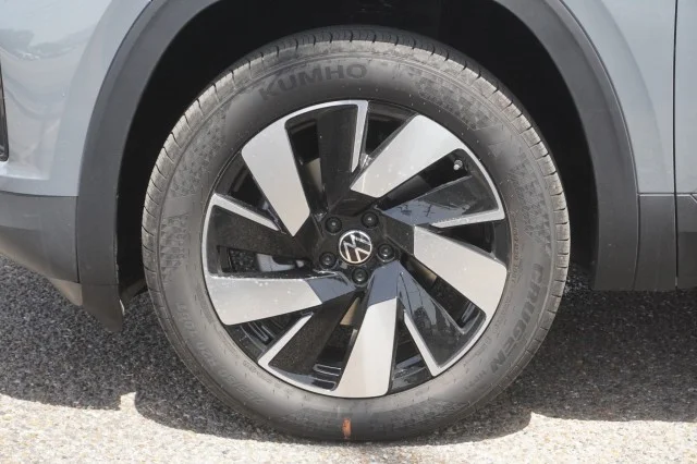 New 2026 Pure Gray Volkswagen 2.0T SE w/Technology image 14