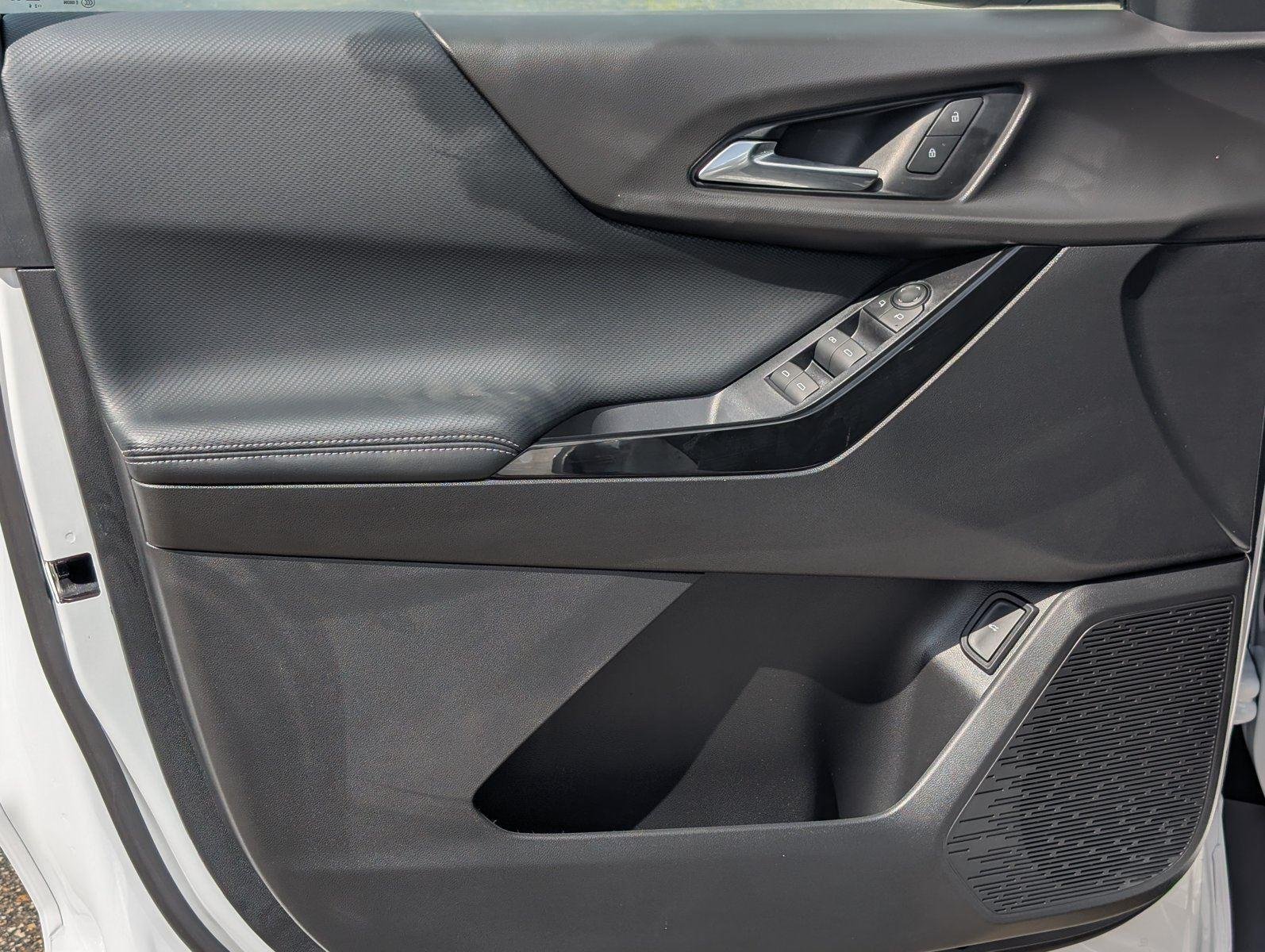 2027 Chevrolet Equinox LT - Photo 11