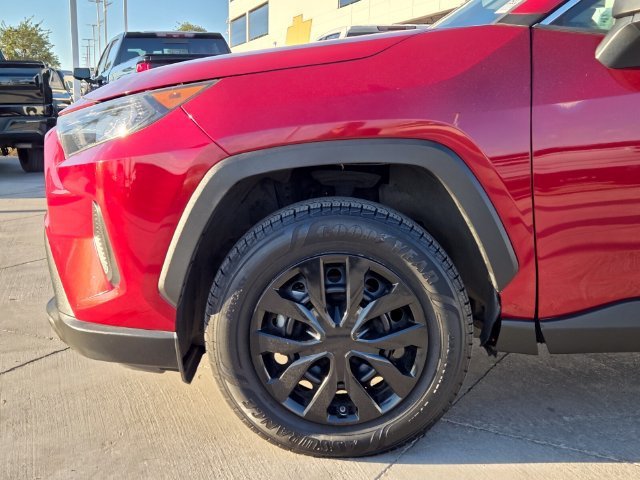 2019 Toyota RAV4 LE - Photo 9