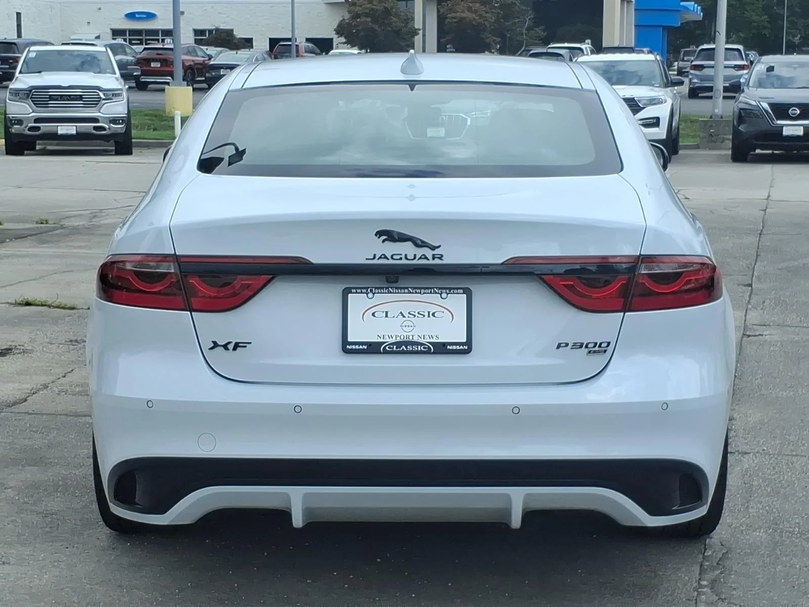 Used 2021 Yulong White Metallic Jaguar R-Dynamic SE image 8