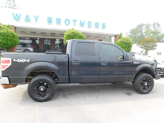2010 Ford F-150 4WD SuperCrew 145 in XL