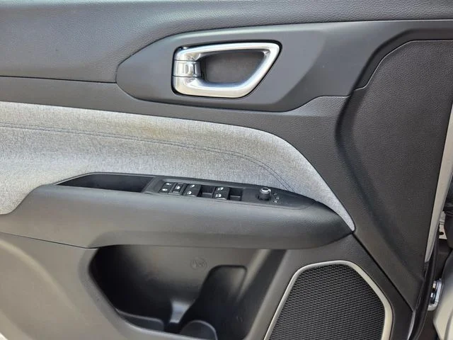Used 2024 Silver Jeep Latitude image 22