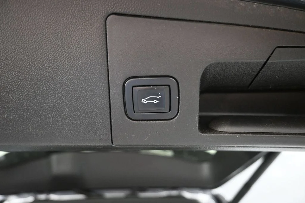 Used 2023 Green Cadillac Sport image 12