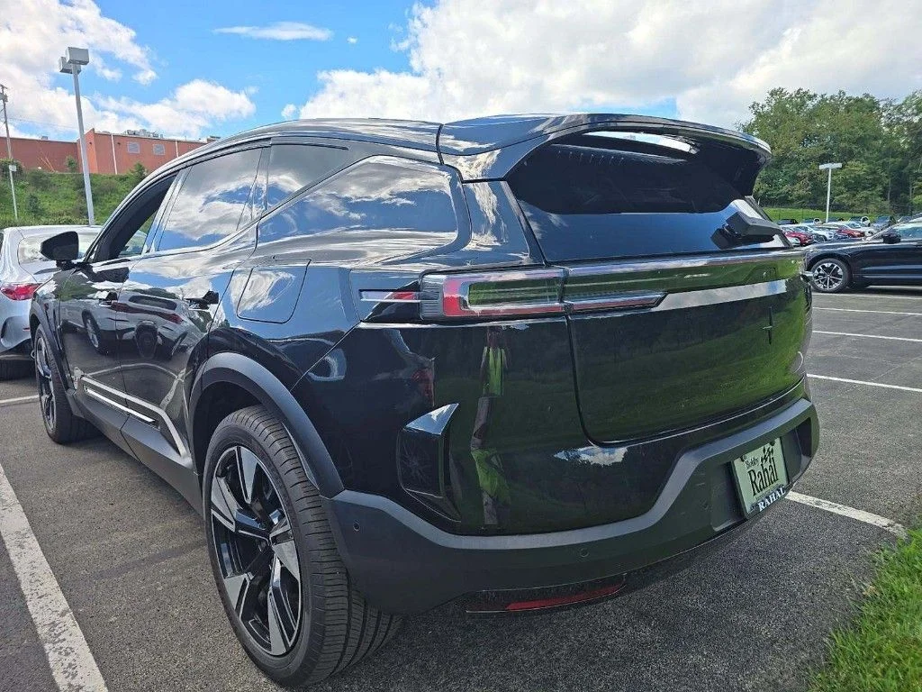 Used 2025 Space Metallic Polestar  image 3