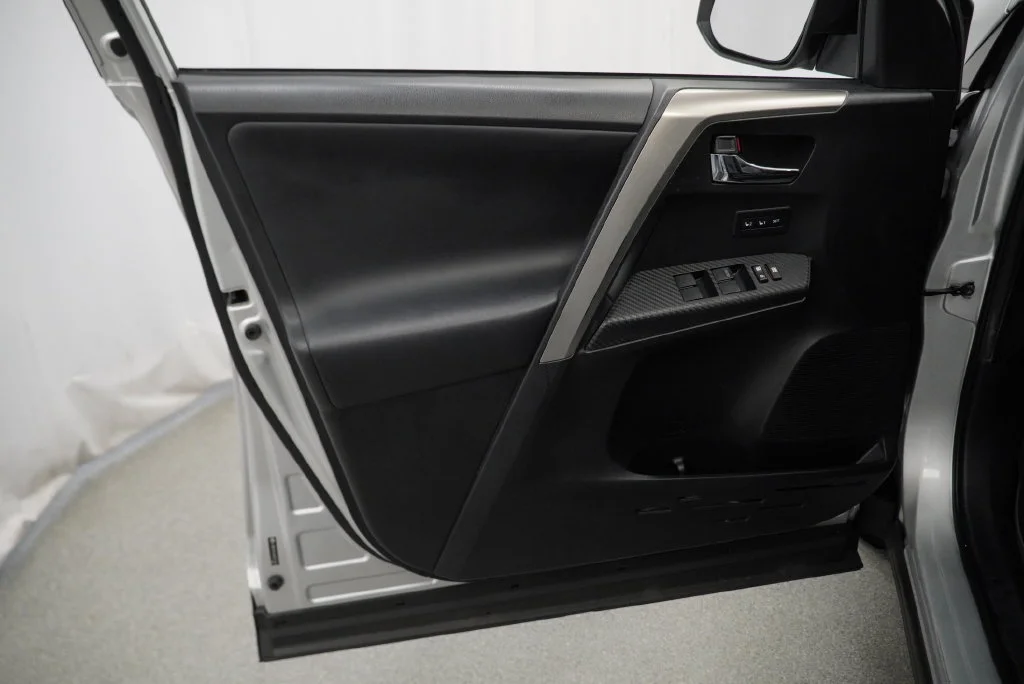 Used 2013 Silver Toyota Limited image 33
