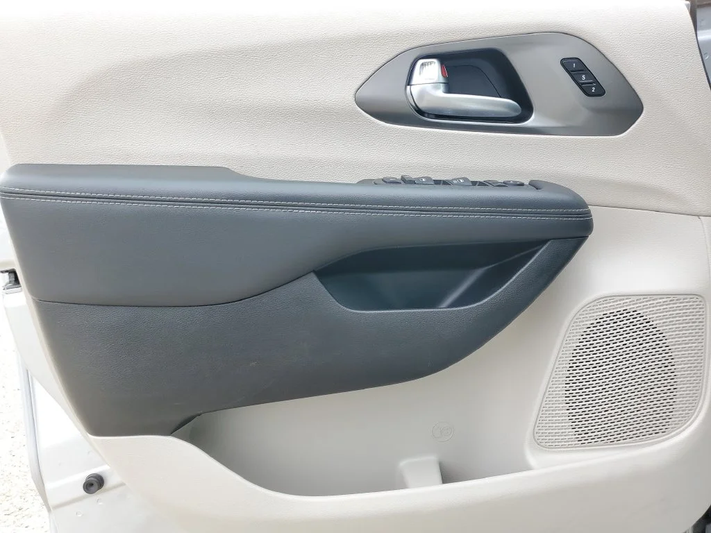 Used 2024 Silver Chrysler Touring L image 25