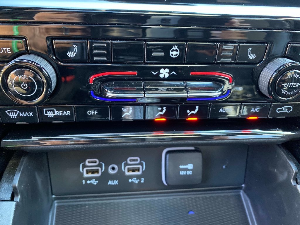 Used 2023 Black Jeep Altitude image 18