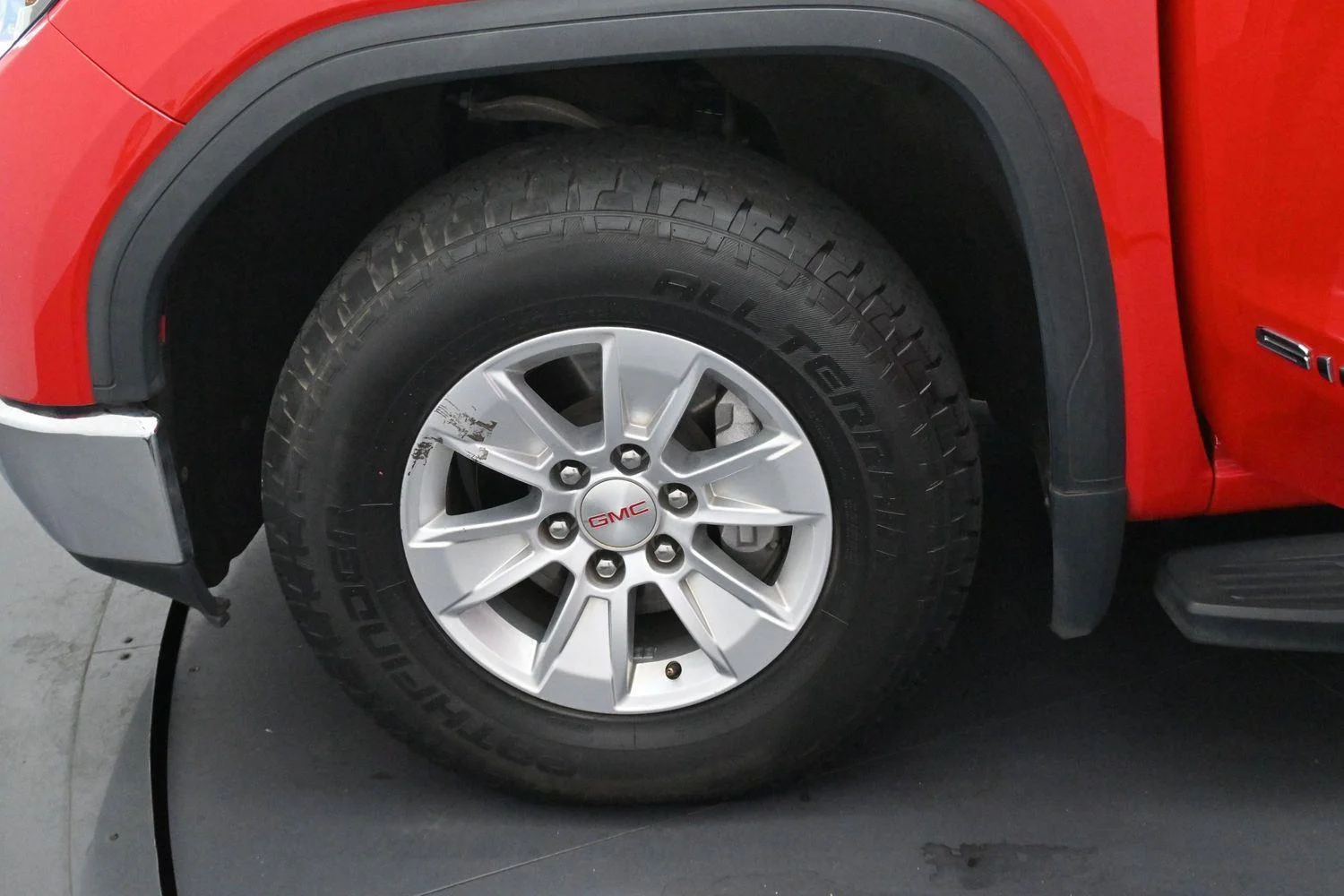 Used 2022 Cardinal Red GMC SLE image 34