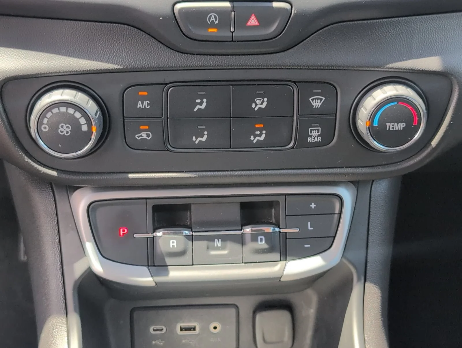Used 2024 Sterling Metallic GMC SLE image 20