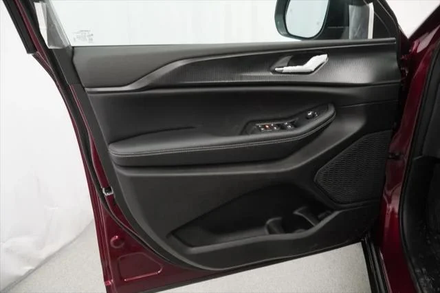 New 2026 Velvet Red Pearl-Coat Exterior Paint Jeep Laredo X image 28