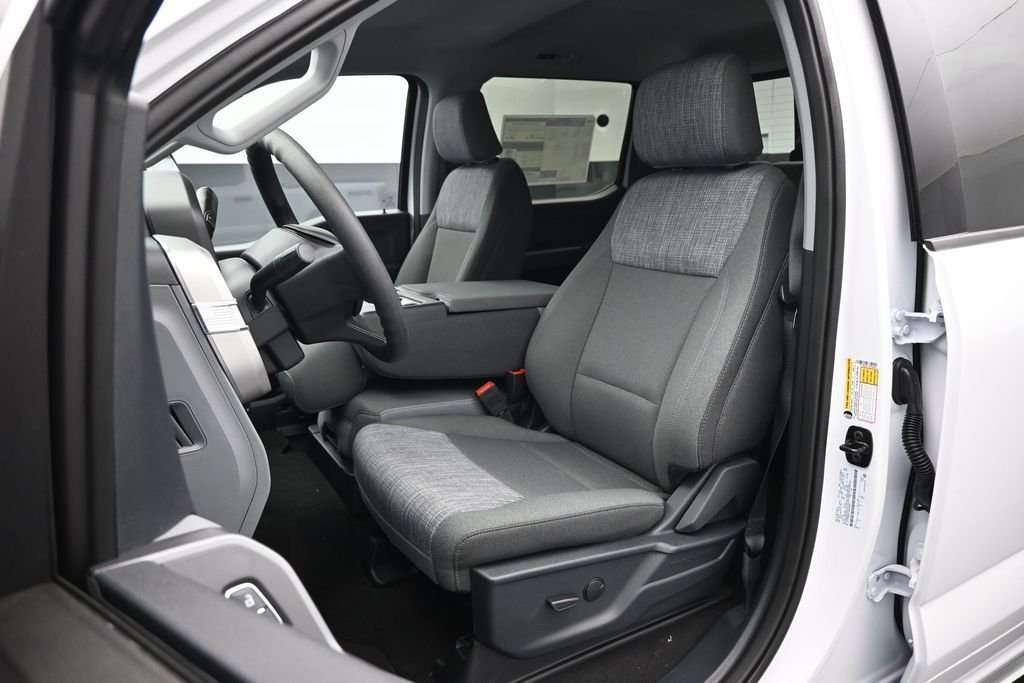 New 2026 Oxford White Ford XLT image 8
