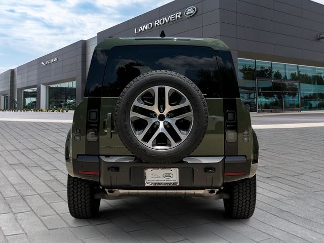 New 2026 Woolstone Green Land Rover X-Dynamic SE image 4