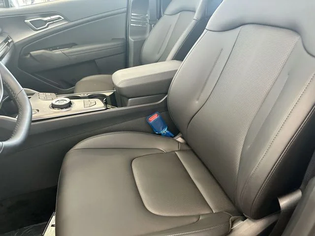 New 2027 Fusion Black Kia EX image 15
