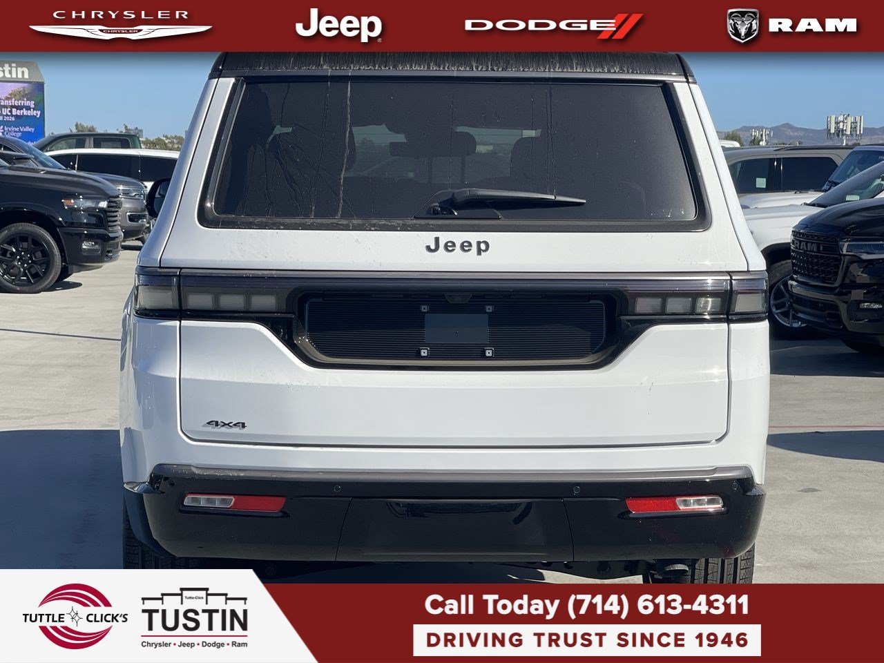New 2026 Bright White Clear-Coat Exterior Paint Jeep Summit Reserve image 5