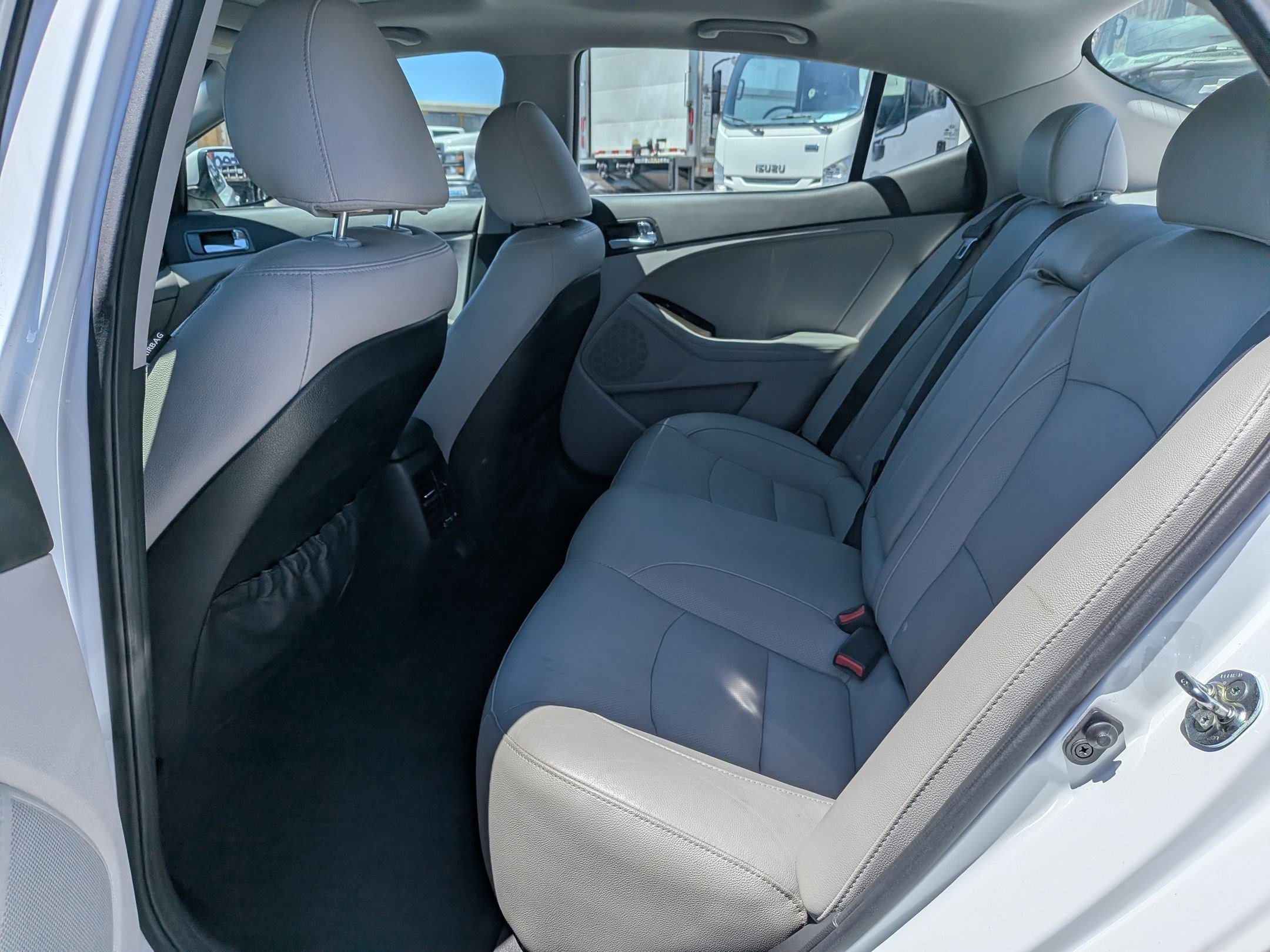 Used 2014 Snow White Pearl Kia EX image 26