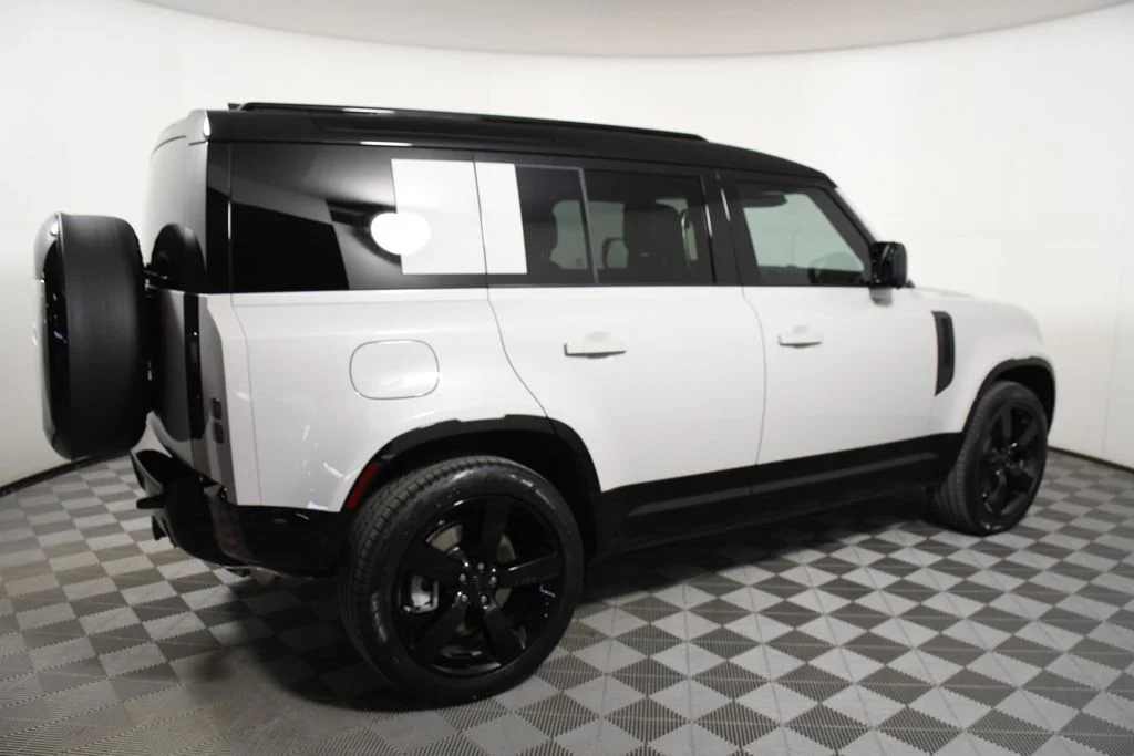 New 2026 Borasco Grey Land Rover X-Dynamic SE image 7