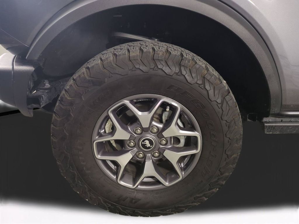 Used 2025 Gray Ford Badlands image 11