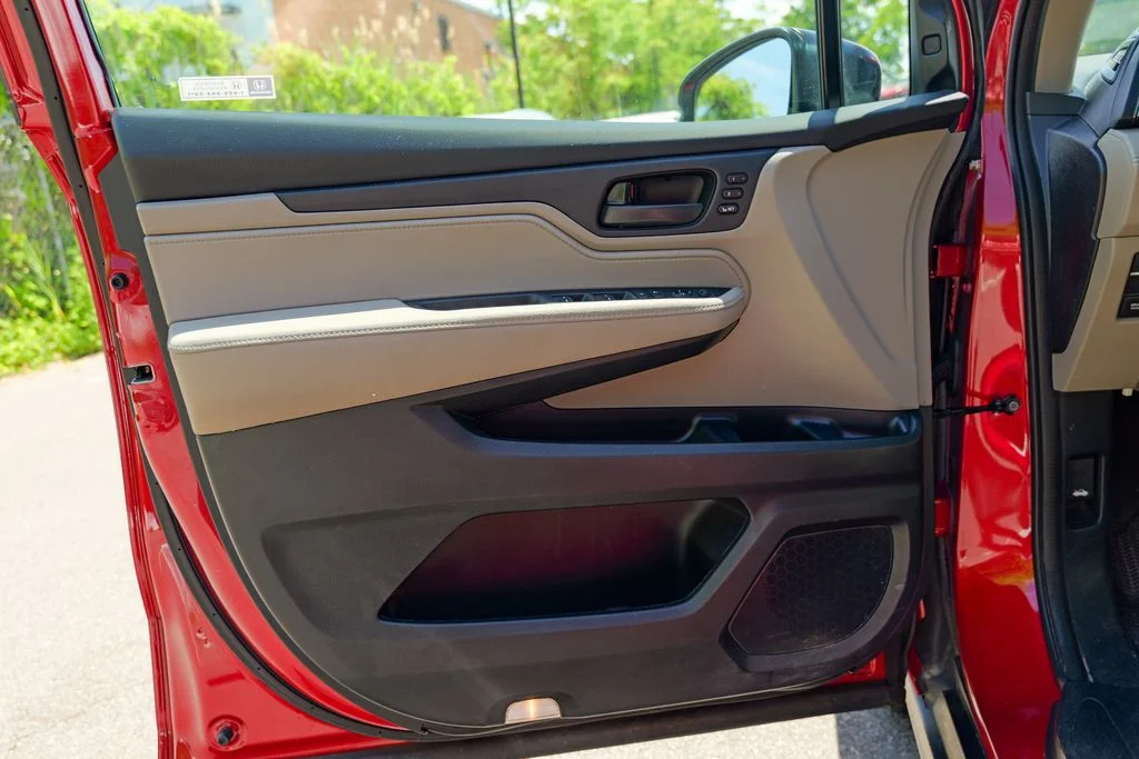 Used 2023 Red Honda EX-L image 17