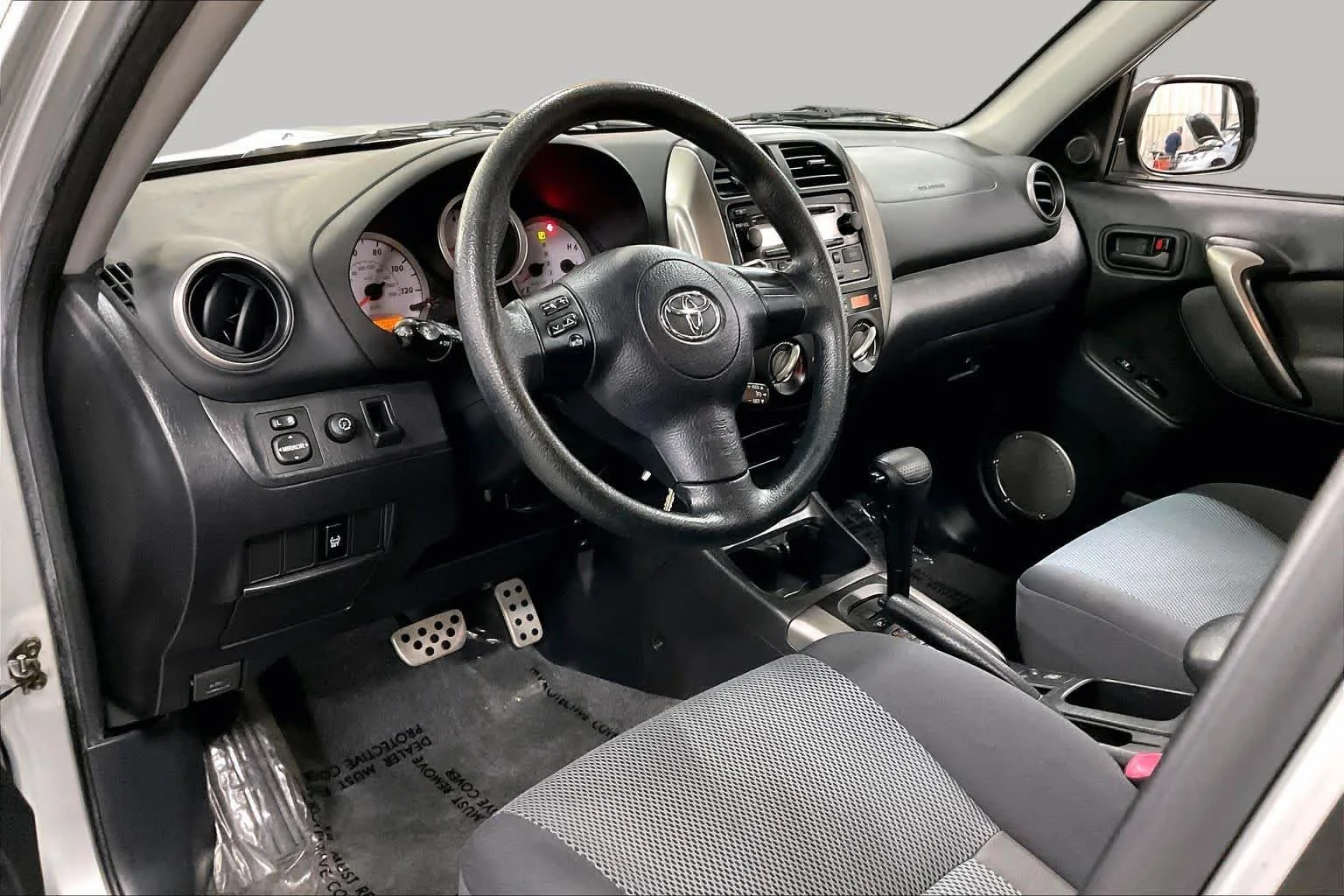 Used 2005 Titanium Metallic Toyota  image 17