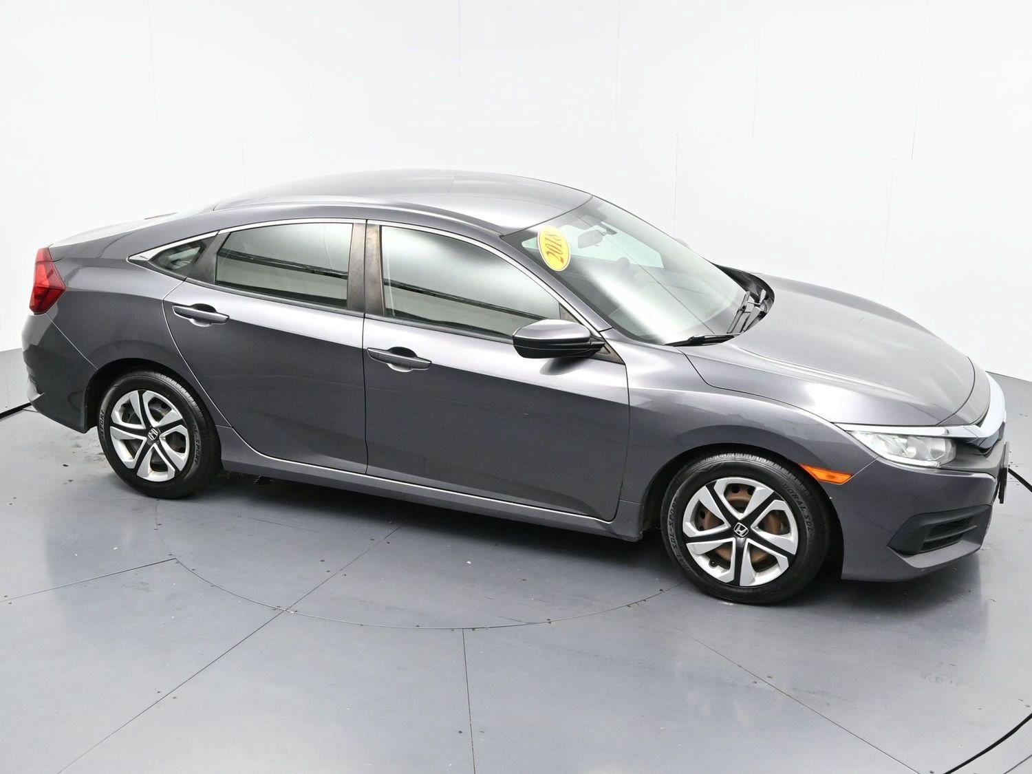 Used 2018 Modern Steel Metallic Honda LX image 31