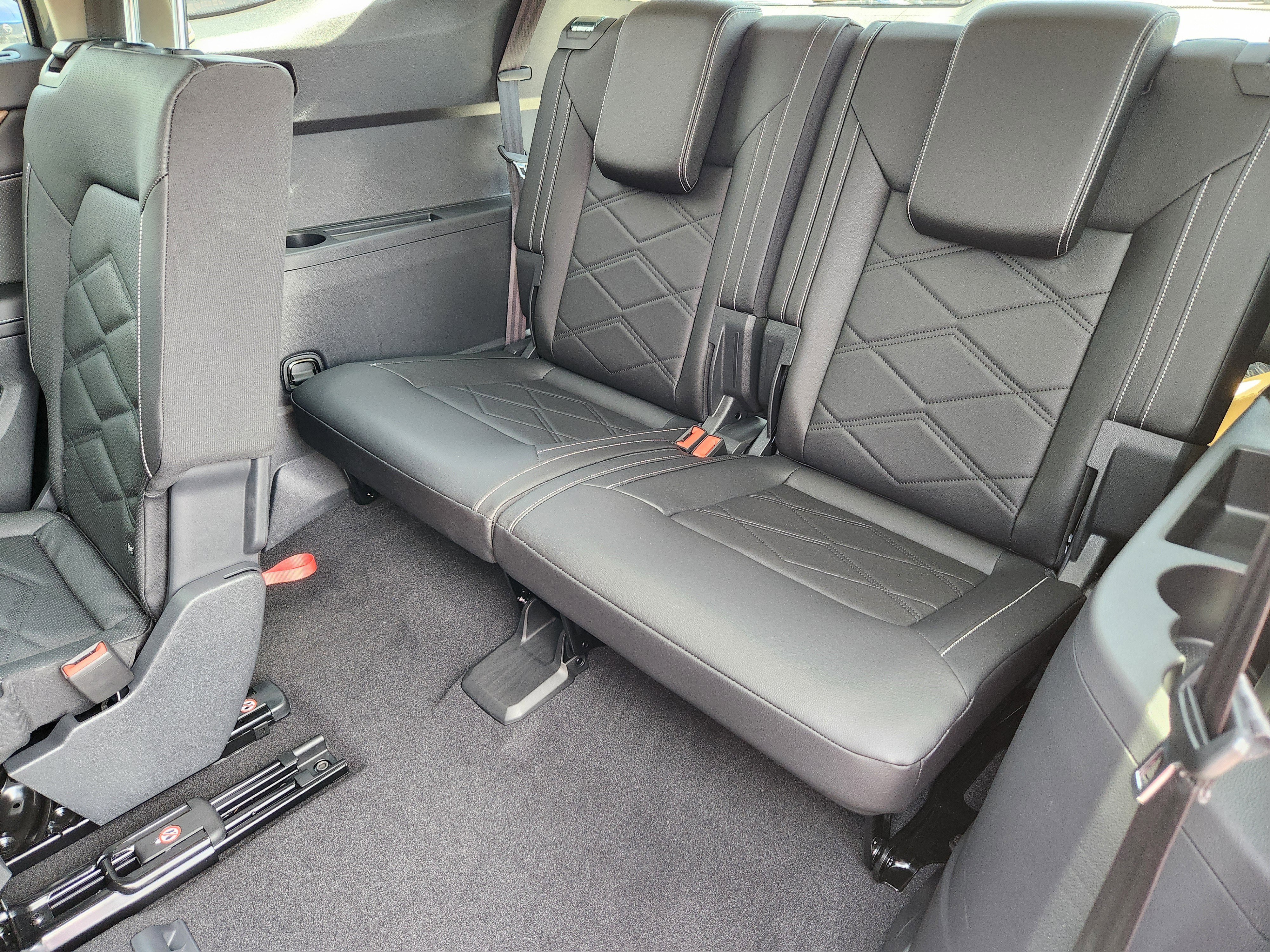 New 2026 Gray Volkswagen 2.0T SE w/Technology image 25