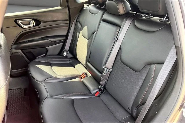 Used 2024 Metallic Jeep Trailhawk image 22