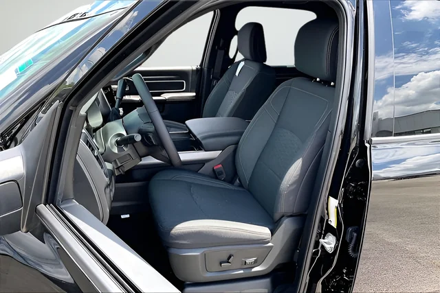 New 2026 Diamond Black Crystal Pearl-Coat Exterior Paint RAM Big Horn image 10