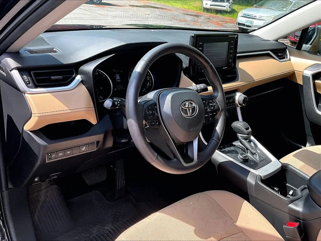 Used 2022 Black Toyota XLE image 8